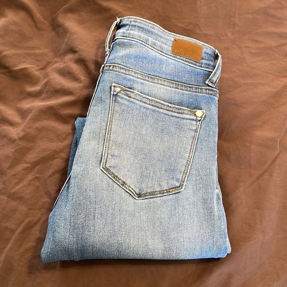 Judy Blue Relaxed Fit Mid Rise Jeans